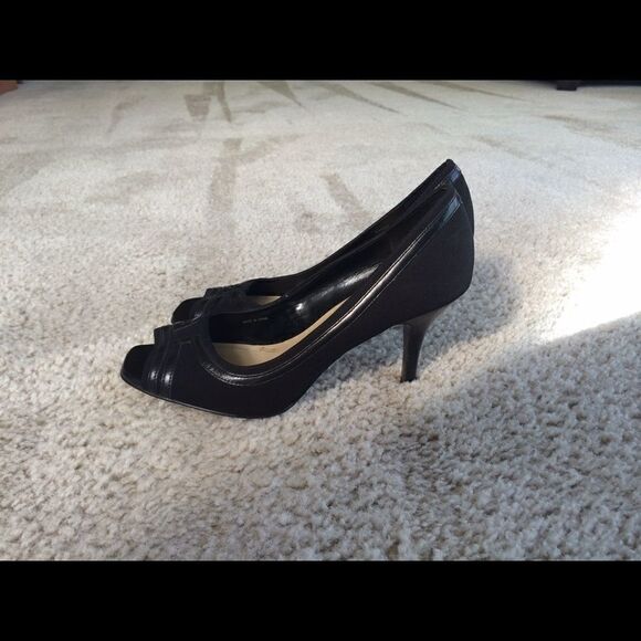 Ellen Tracy-Randy classic black open toe pump - Picture 2 of 4